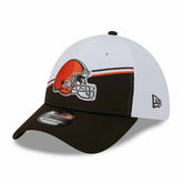 Cleveland Browns On Field 2023 NFL Sideline New Era 39THIRTY Flex Cap White Lifestyle