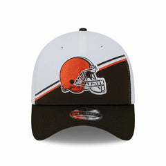 Cleveland Browns On Field 2023 NFL Sideline New Era 39THIRTY Flex Cap White Lifestyle