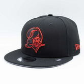 Tampa Bay Buccaneers Throwback New Era 9FIFTY NFL Snapback Cap Black Lifestyle