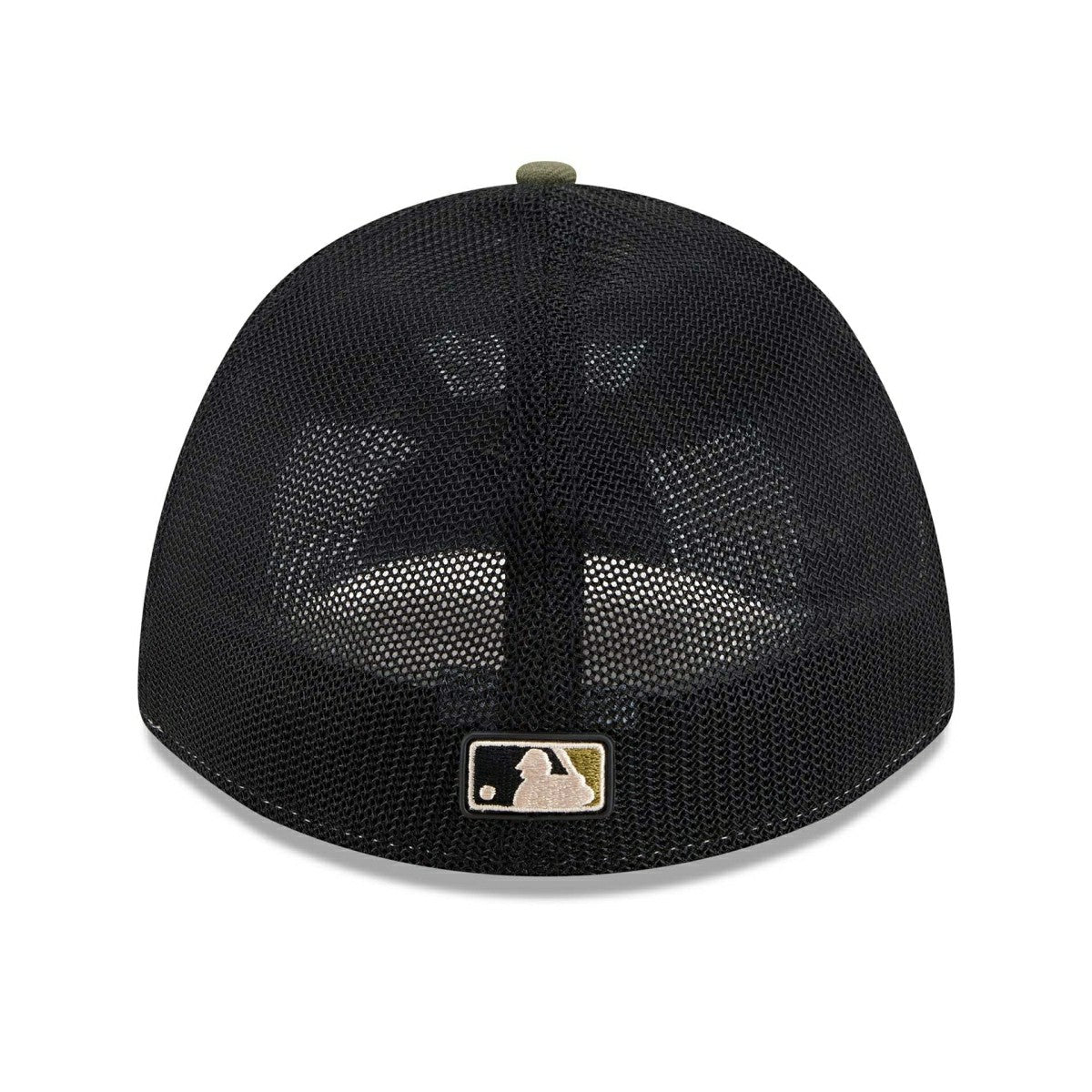 Boston Red Sox 2026 MLB Armed Forces 39THIRTY M-Crown Flex Cap Olive Lifestyle