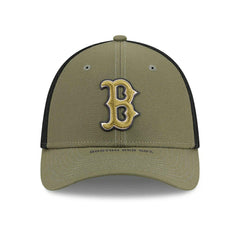 Boston Red Sox 2026 MLB Armed Forces 39THIRTY M-Crown Flex Cap Olive Lifestyle