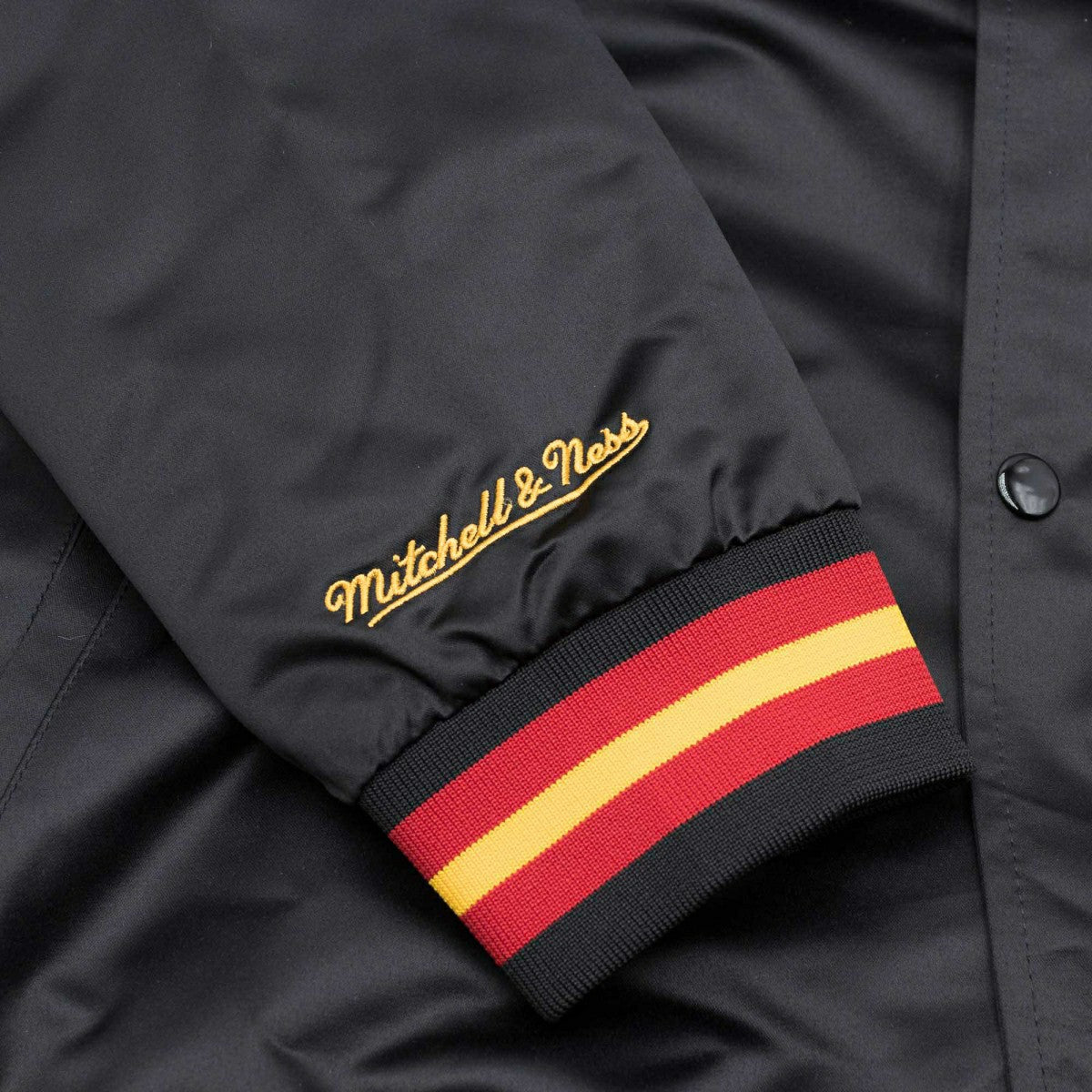 Atlanta Hawks Mitchell & Ness Lightweight Satin NBA Jacket Black Lifestyle