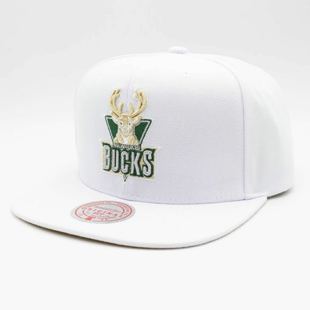 Milwaukee Bucks Winter White Mitchell & Ness Snapback NBA Cap Lifestyle
