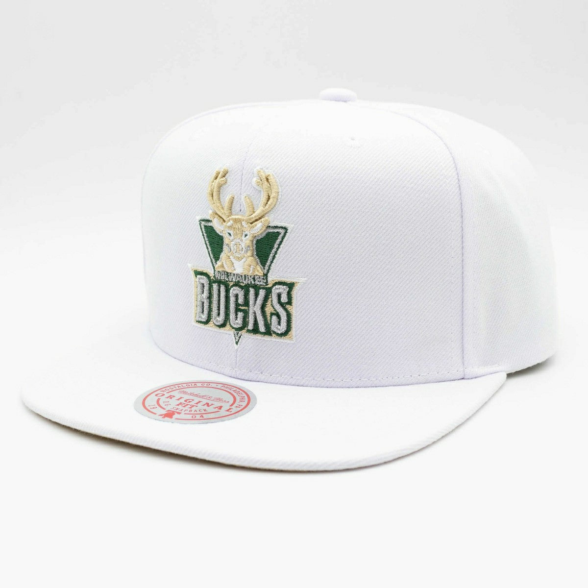 Milwaukee Bucks Winter White Mitchell & Ness Snapback NBA Cap Lifestyle