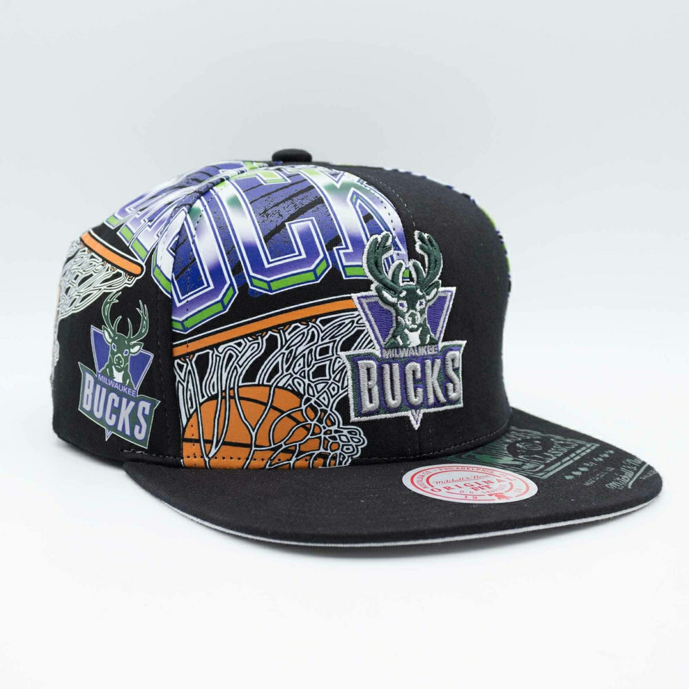 Milwaukee Bucks Shirt Remix Mitchell & Ness Snapback NBA Cap Black Lifestyle
