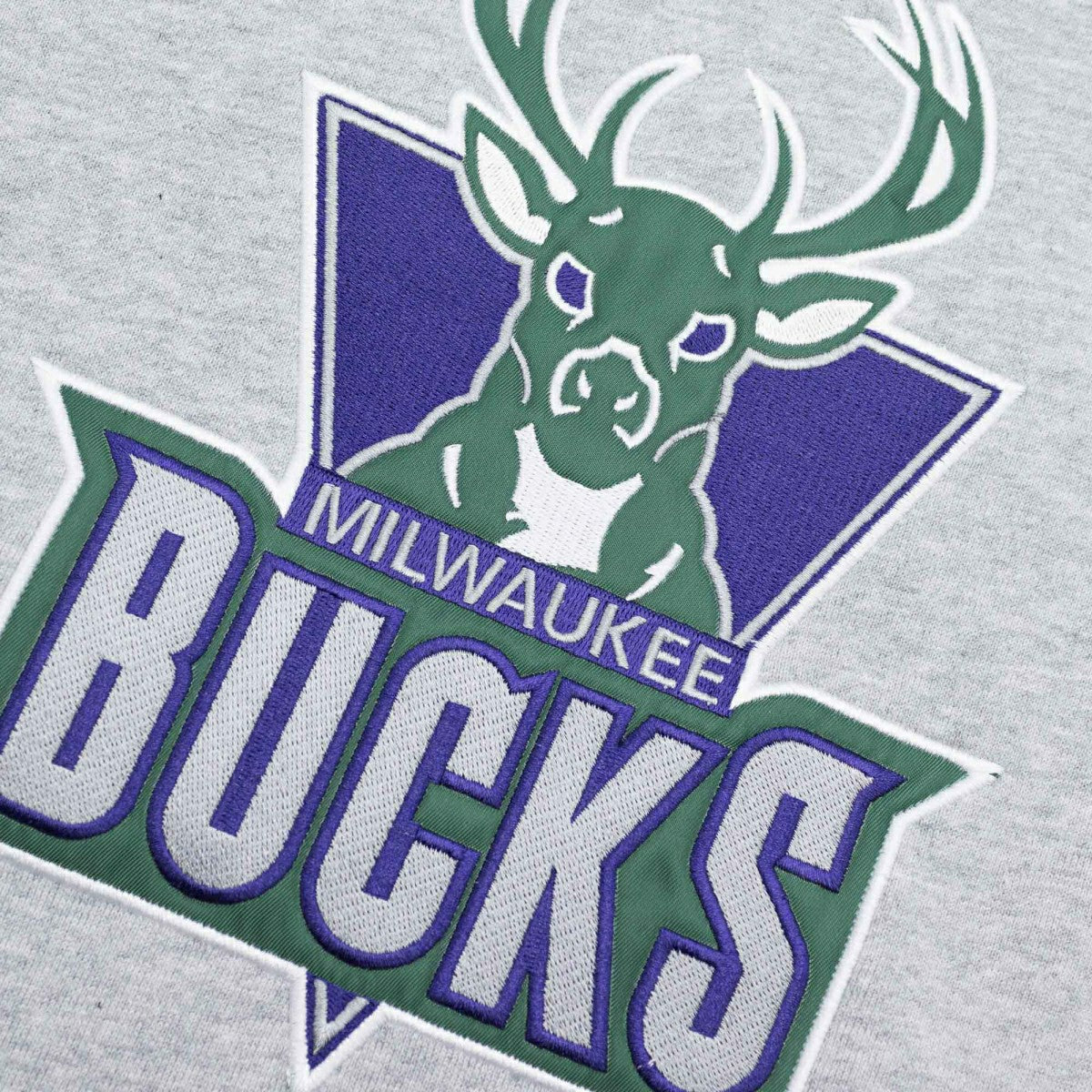 Milwaukee Bucks Pinnacle Mitchell & Ness Heavyweight Fleece NBA Hoodie Taass US