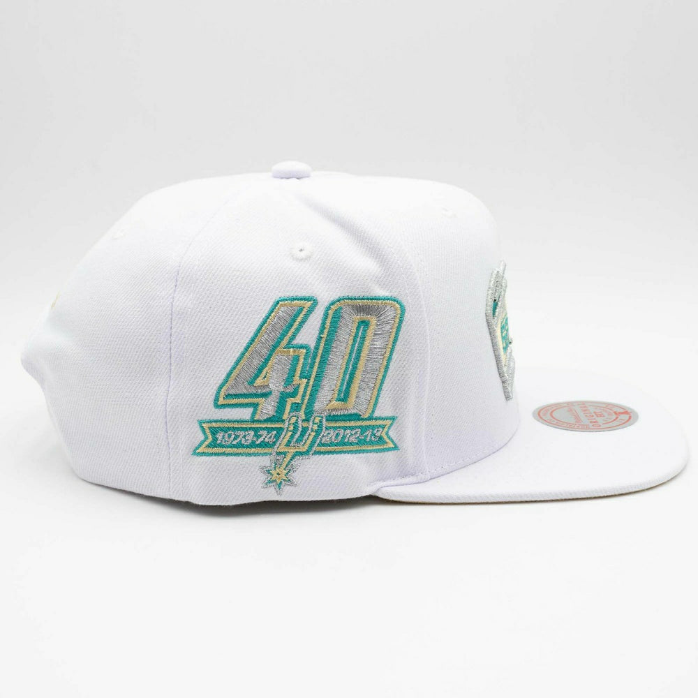 San Antonio Spurs Winter White Mitchell & Ness Snapback NBA Cap Taass US