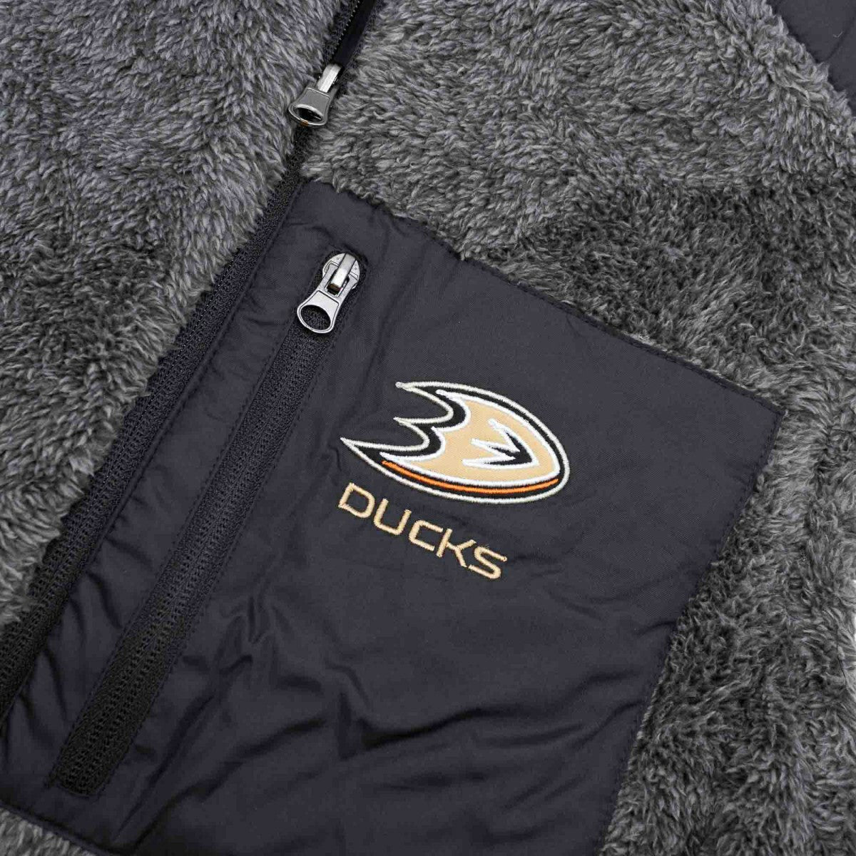 Anaheim Ducks G-III NHL Reversible Sherpa Winter Vest Taass sale