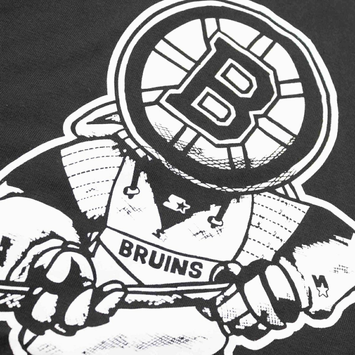 Boston Bruins Starter BLACK ICE NHL T-Shirt Fashion
