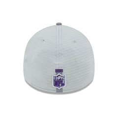 Baltimore Ravens 2024 NFL Training Camp New Era 39THIRTY Flex Cap Gray Lifestyle