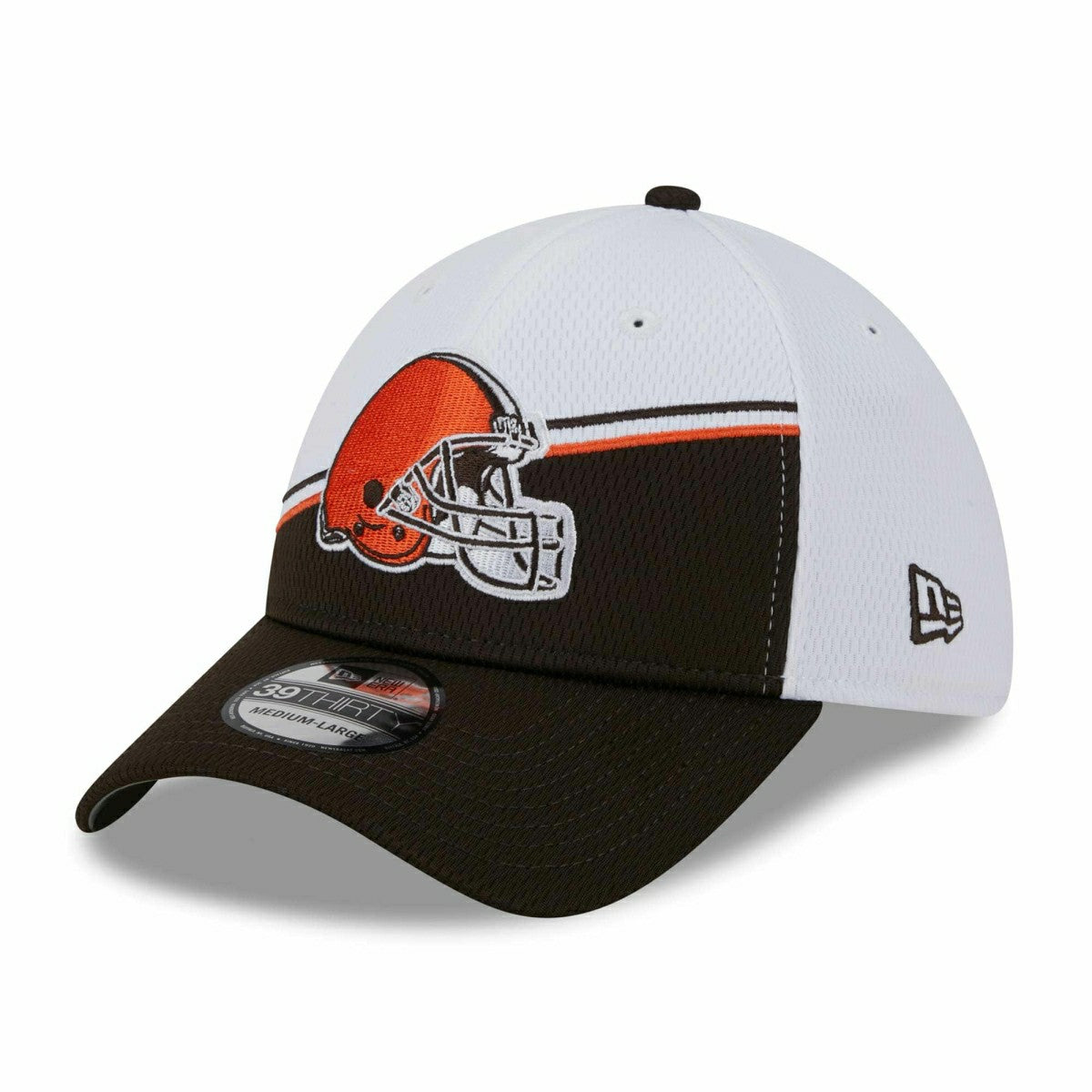 Cleveland Browns On Field 2023 NFL Sideline New Era 39THIRTY Flex Cap White Lifestyle