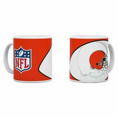 Cleveland Browns Shadow Logo & Shield NFL Mug (330 ml) Lifestyle