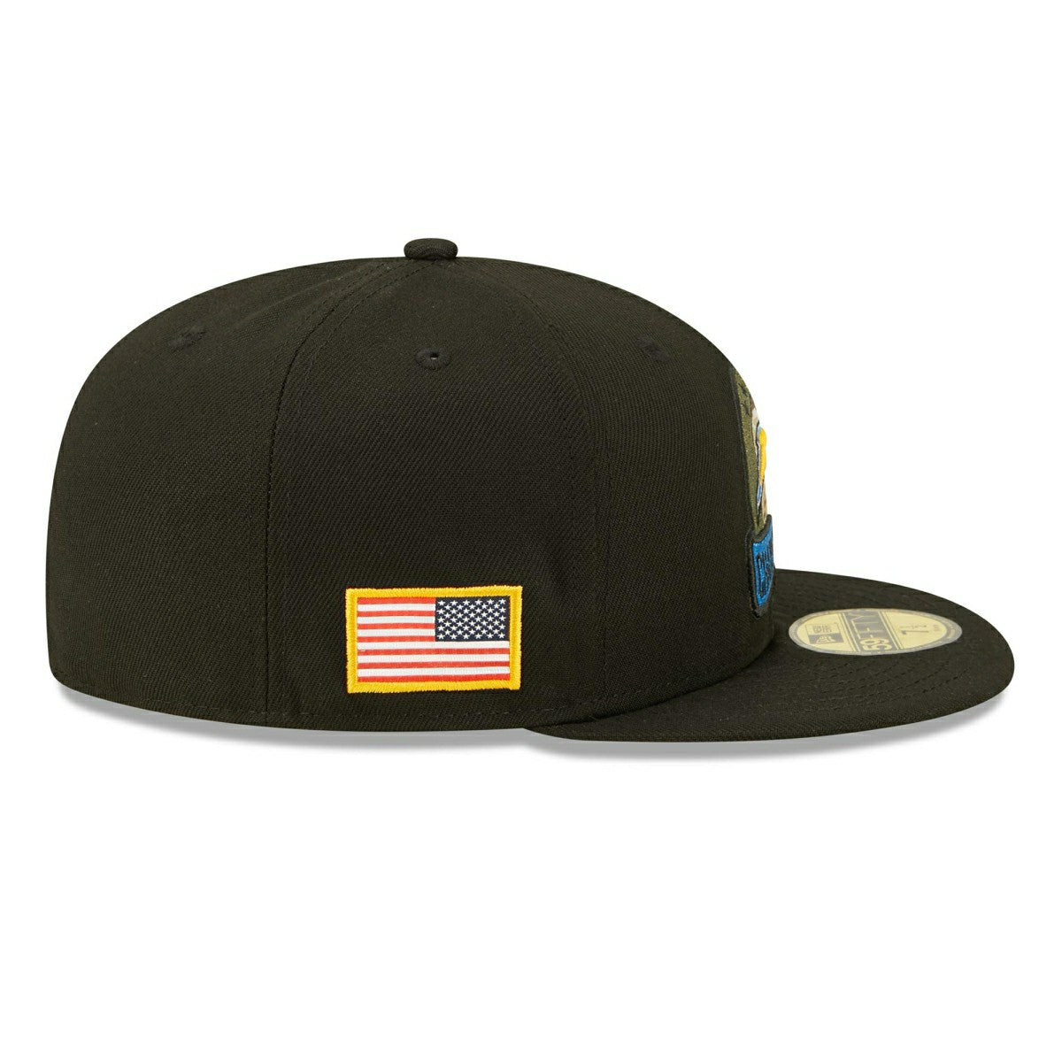 Los Angeles Chargers 2022 NFL On-Field Salute to Service New Era 59FIFTY Fitted Cap Lifestyle