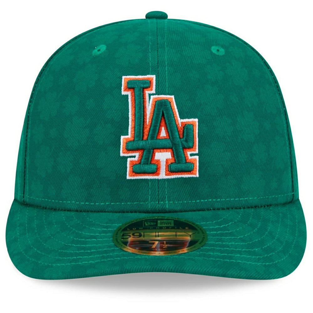 Los Angeles Dodgers 2025 St. Patrick's Day MLB Authentic Low Profile 59FIFTY Cap Grün Lifestyle