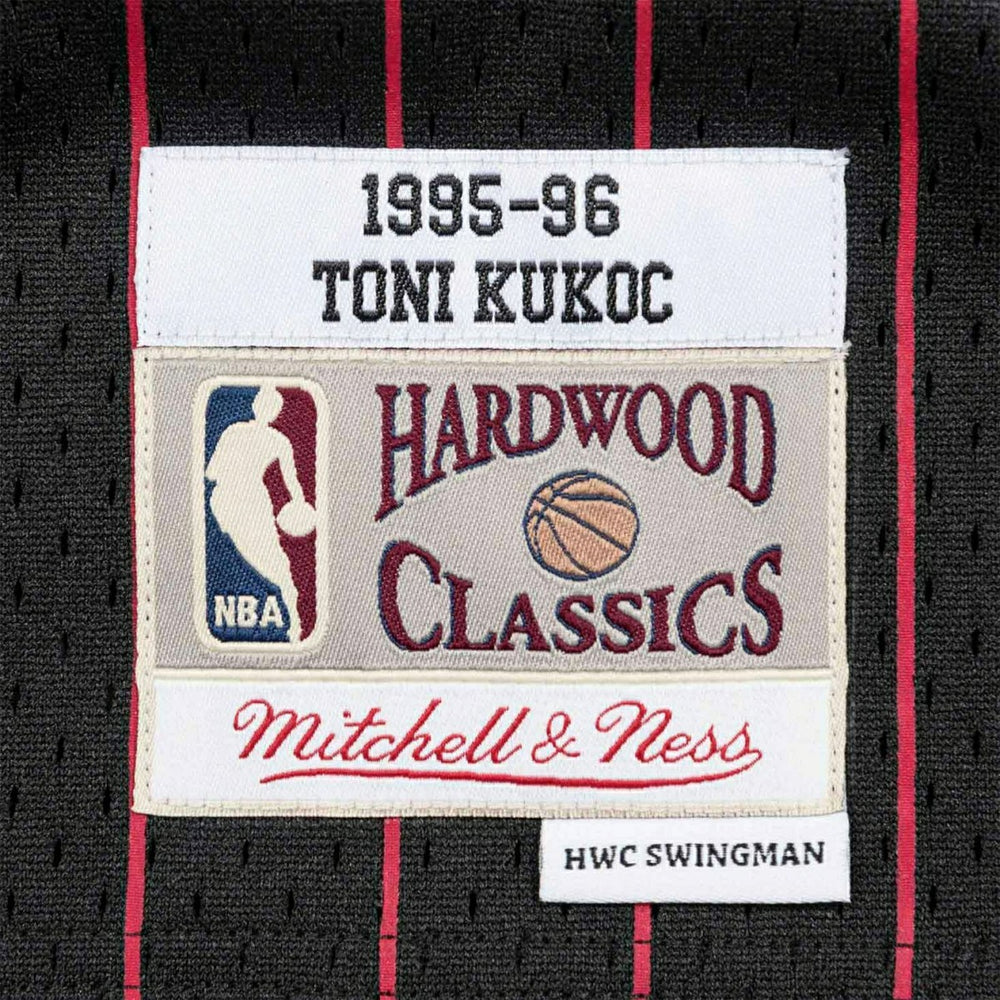 Toni Kukoc #7 Chicago Bulls 1995-96 Mitchell & Ness Swingman NBA Jersey Pinstripe Taass for sale