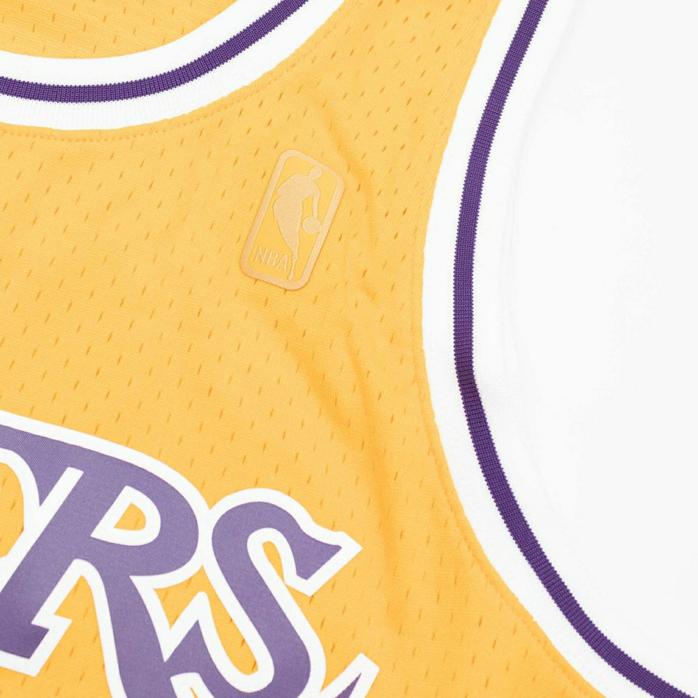 Nick Van Exel #9 Los Angeles Lakers 1996-97 Mitchell & Ness Swingman NBA Jersey Yellow Lifestyle