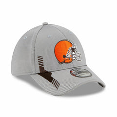 Cleveland Browns Gray 2021 NFL Sideline New Era 39THIRTY Flex Cap Lifestyle