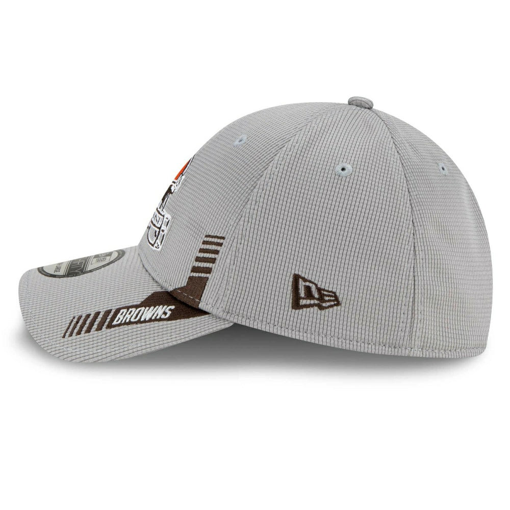 Cleveland Browns Gray 2021 NFL Sideline New Era 39THIRTY Flex Cap Lifestyle