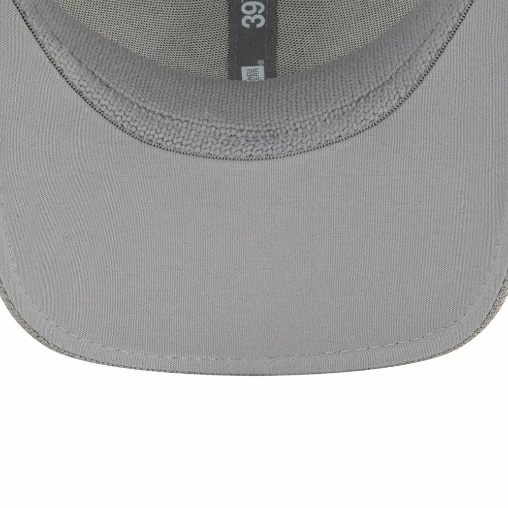 Cleveland Browns Gray 2021 NFL Sideline New Era 39THIRTY Flex Cap Lifestyle