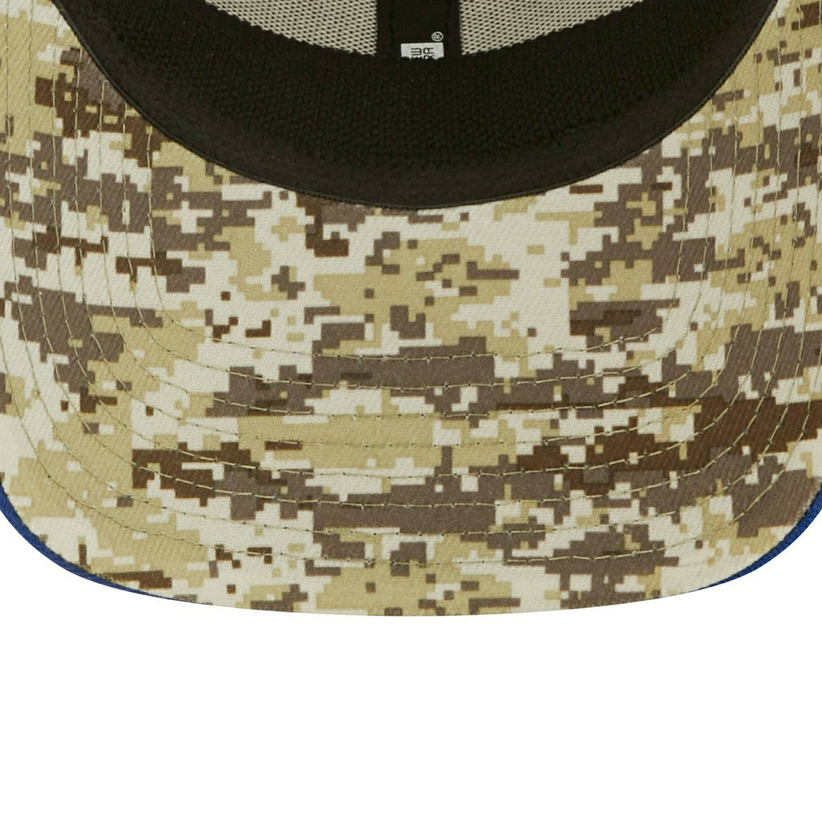 New York Giants 2022 NFL On-Field Salute to Service New Era 39THIRTY Flex Cap Lifestyle