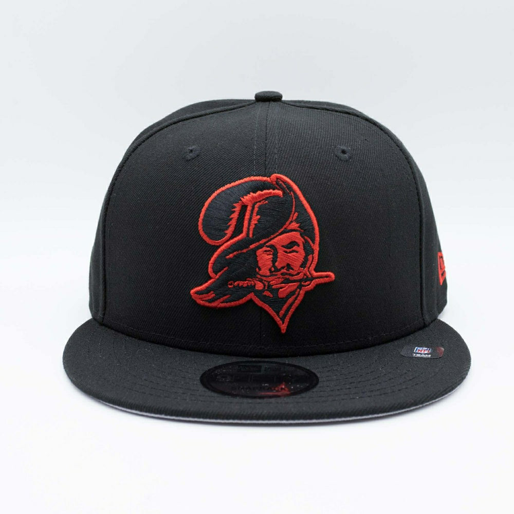 Tampa Bay Buccaneers Throwback New Era 9FIFTY NFL Snapback Cap Black Lifestyle
