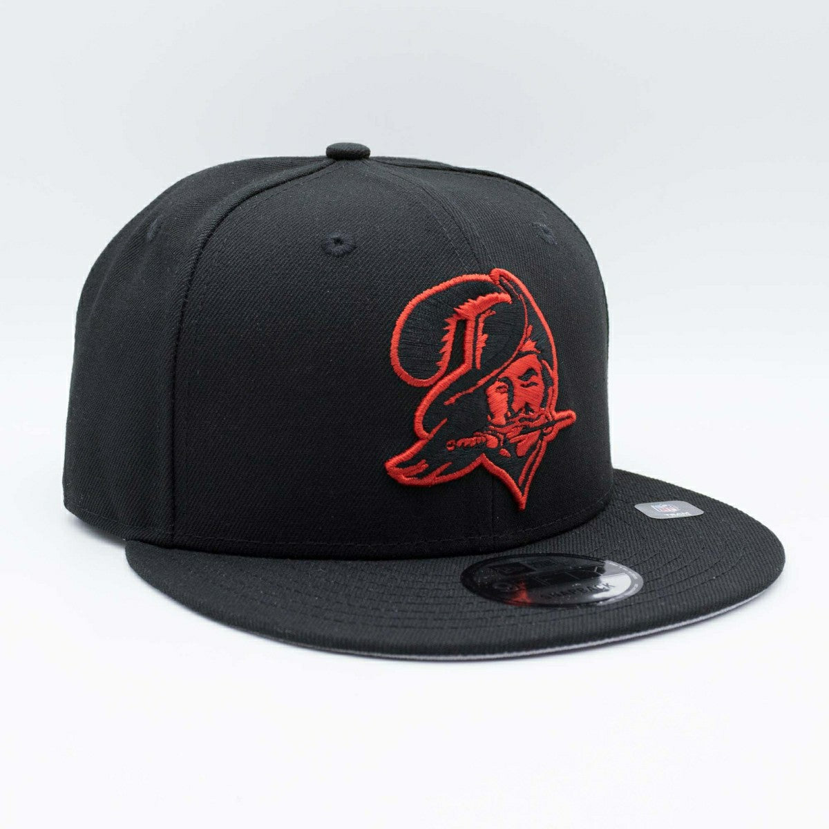 Tampa Bay Buccaneers Throwback New Era 9FIFTY NFL Snapback Cap Black Lifestyle