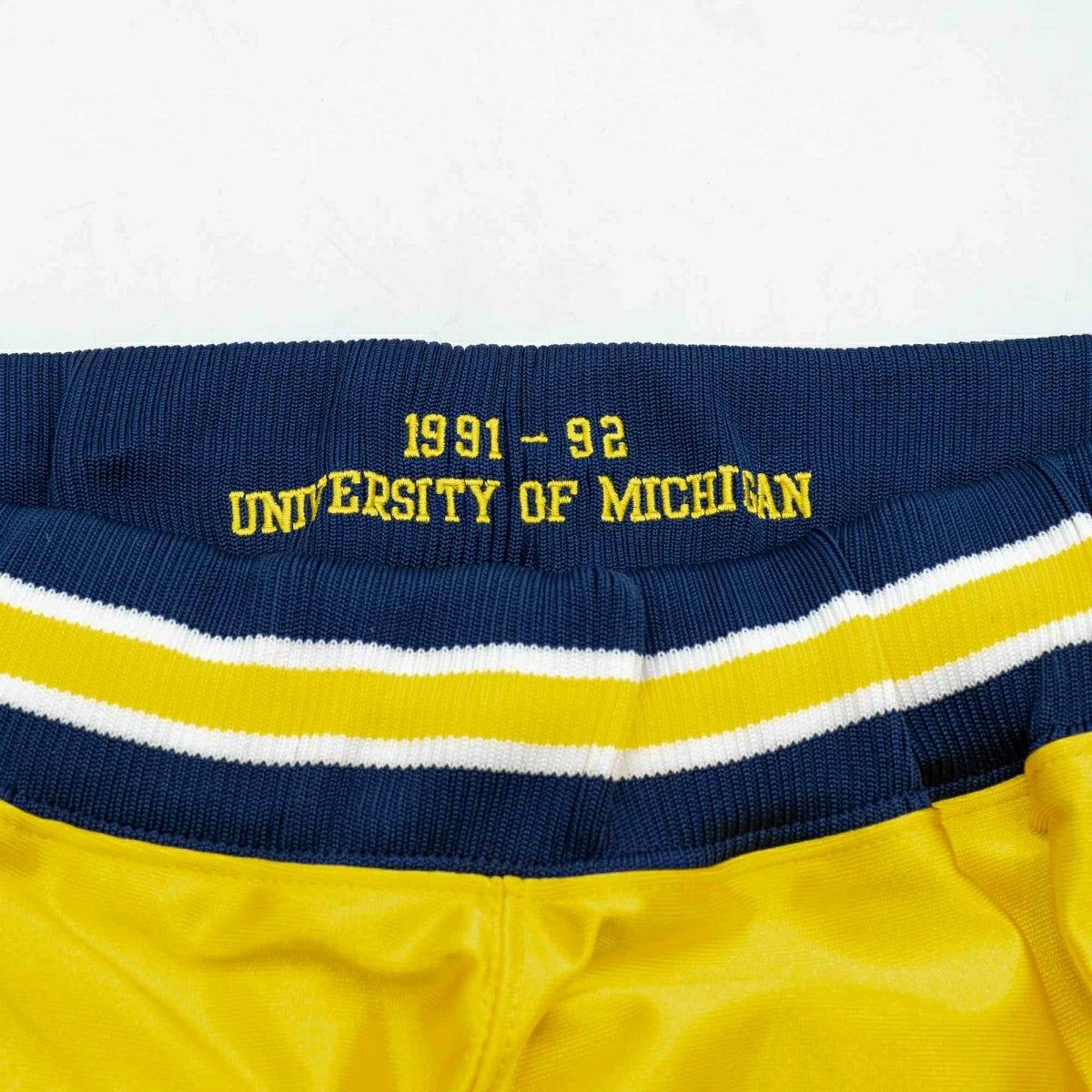 Michigan Wolverines 1991-92 Mitchell & Ness Authentic NCAA Shorts Yellow Fashion